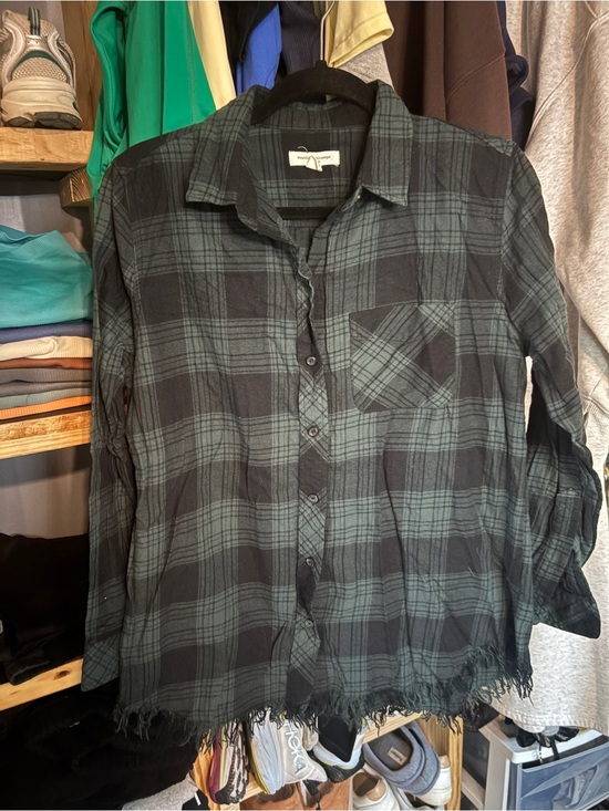 Tops - Women’s Green Plaid Button-Up Shirt - Casual Long Sleeve